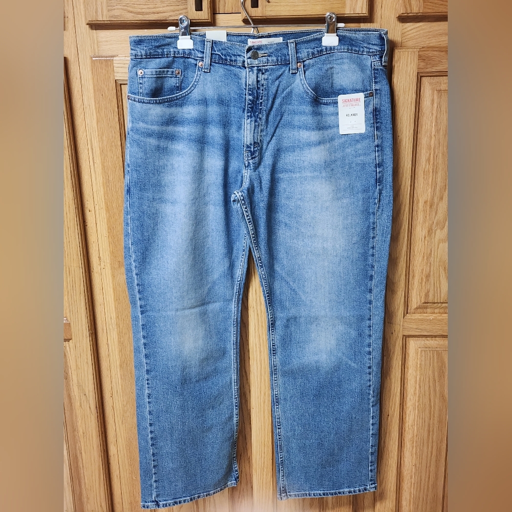 Levi Strauss Men's Blue Relaxed Fit Straight Jeans. Size 38x30